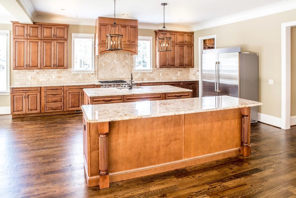 Kitchen and dining table in an Ideal Escapes home